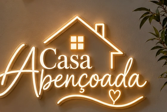 Conceito de letreiro neon artístico Casa Abençoada
