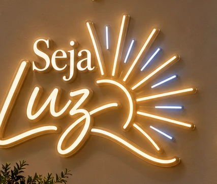 Conceito de letreiro neon artístico Seja Luz